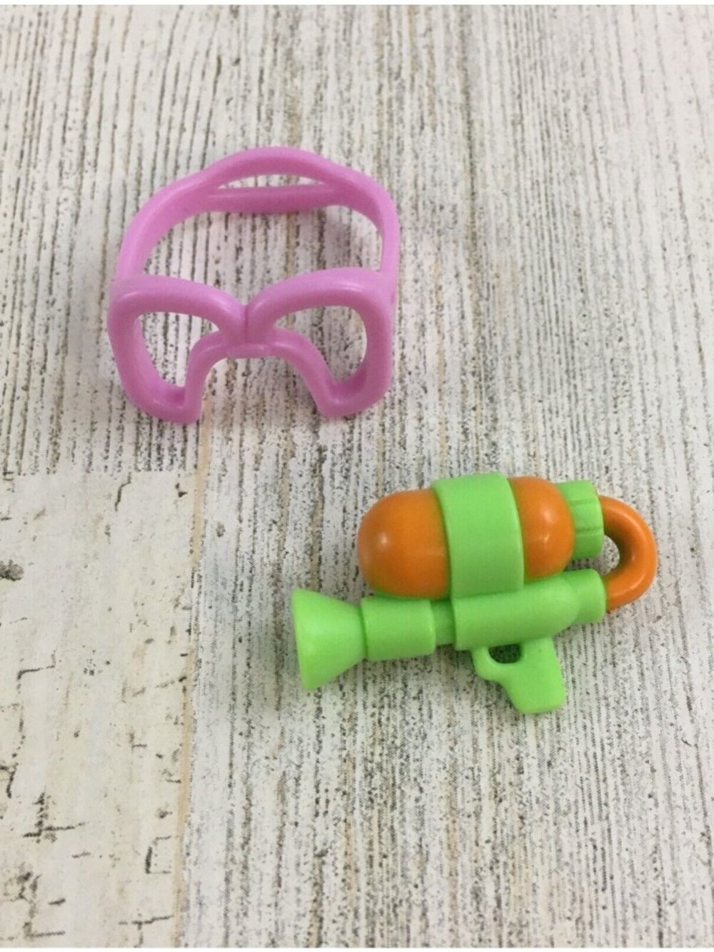 Bluey Figure Goggles and Squirt Toy Replacement for Pool Time Playset